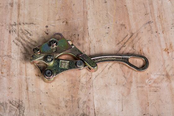 comprar Cabo de 16–32 mm vem com braçadeira com capacidade de tração 3T para instalação de linha de energia online manufacture