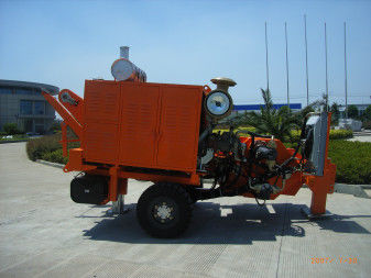 A linha de transmissão amarrar utiliza ferramentas o maestro Puller do extrator 250KN hidráulico com o motor diesel 261KW de Cummins